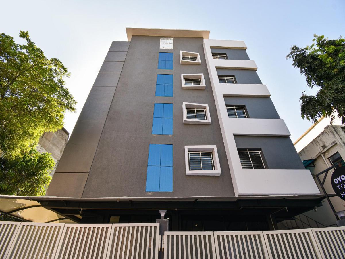 Oyo Townhouse 498 Hotel Western Nagpur Dış mekan fotoğraf