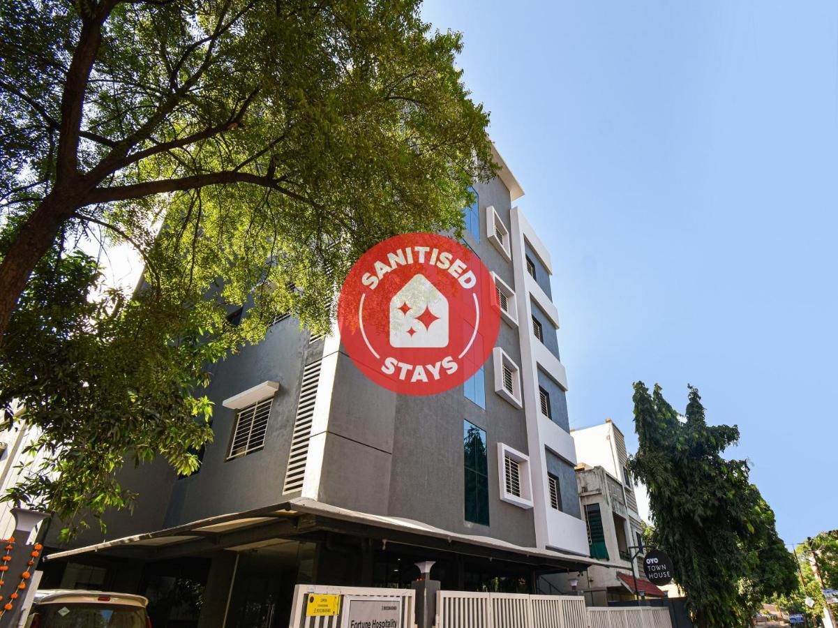 Oyo Townhouse 498 Hotel Western Nagpur Dış mekan fotoğraf